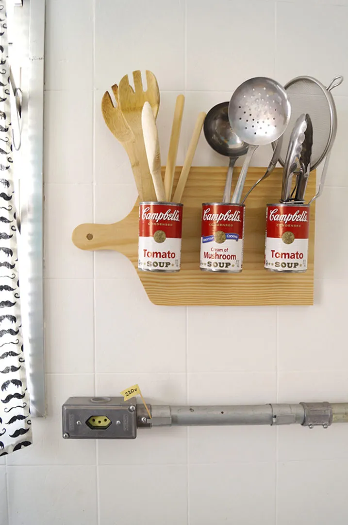Objeto útil y decorativo fabricado con latas recicladas.