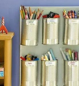 Lapiceros hechos con latas reutilizadas.