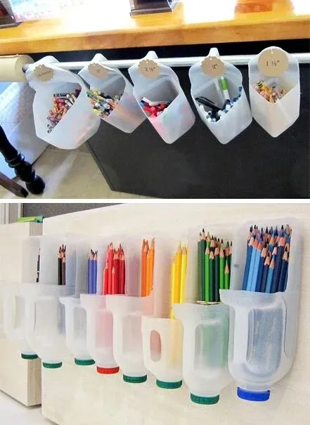 Lapiceros para colgar hechos de plástico reciclado.