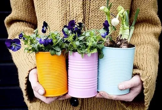 Recicla las latas que tienes en tu casa.