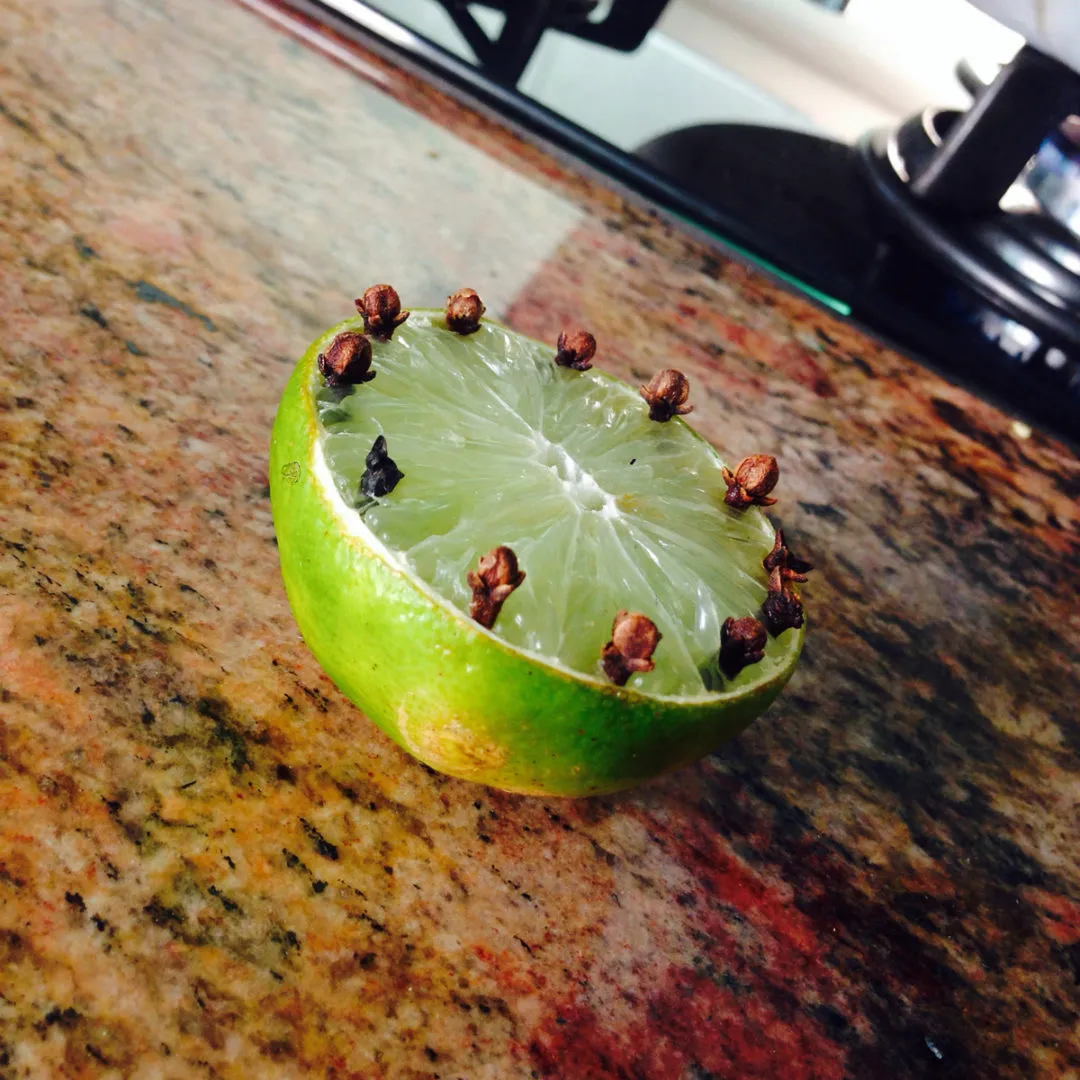 Limón y Clavo de olor