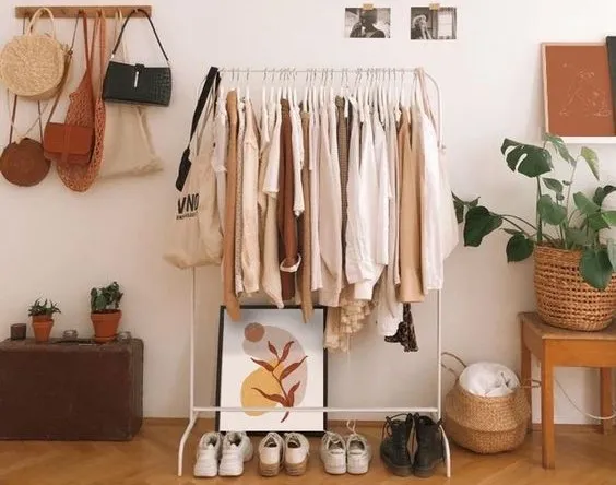 Closet con prendas originales de segunda mano