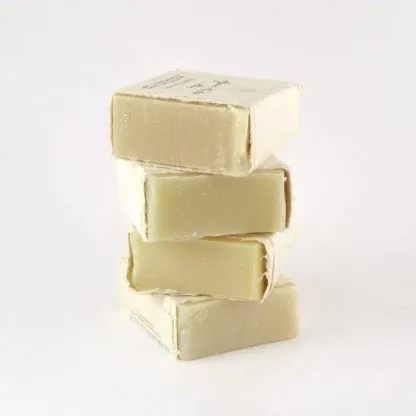 Shampoo sólido con su packaging biodegradable.