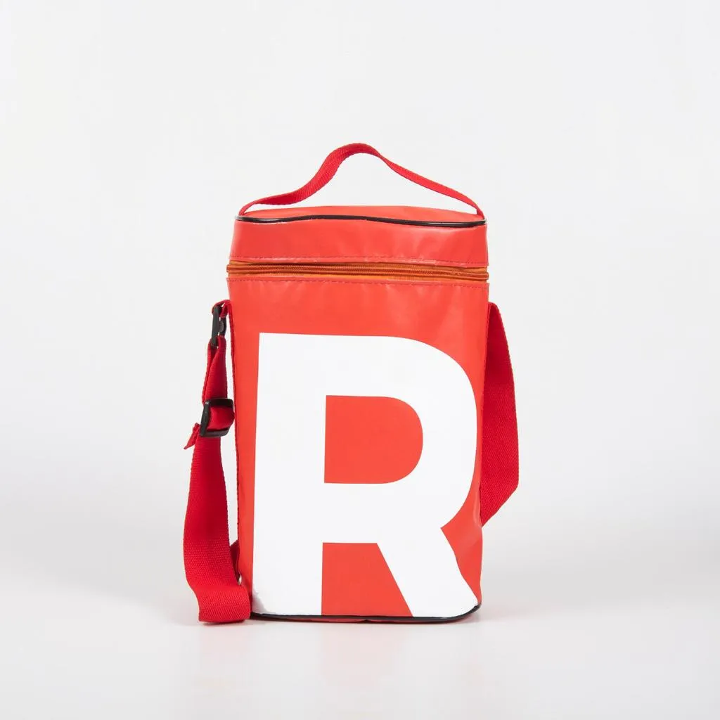 Bolso realizado con lona reciclada