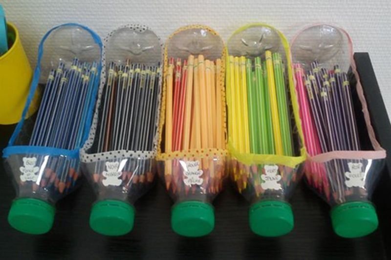 Clasificador de lápices hecho con botellas de plástico